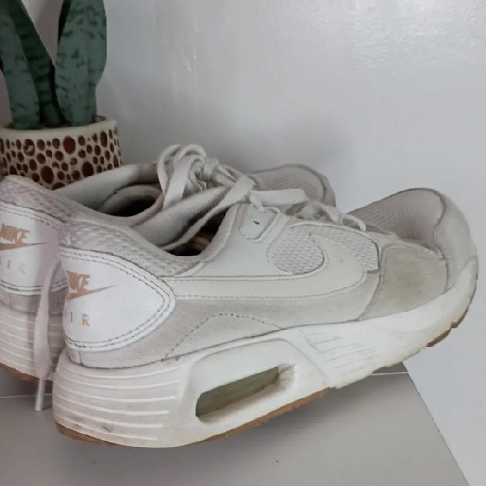 the Nike Air Max SC sneaker Women's White and Gray Sneakers size 8.5